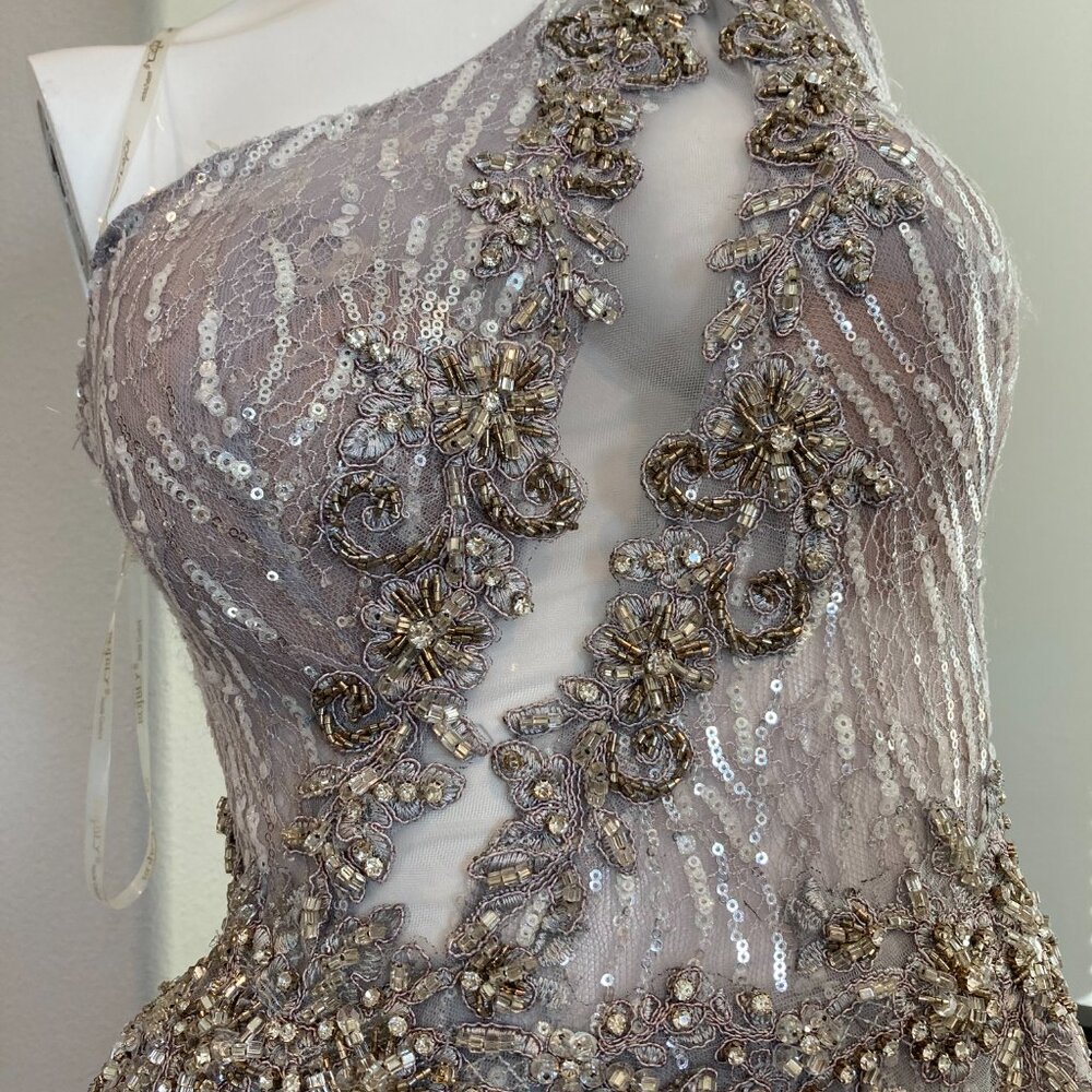 Dresses and Gowns - Picture 12 of 12